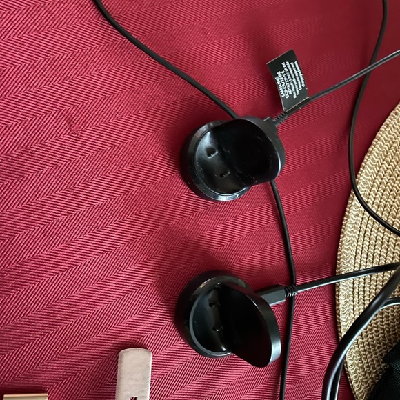 Rose Gold Samsung Galaxy Watch4 bands/2 chargers - Picture 4 of 4